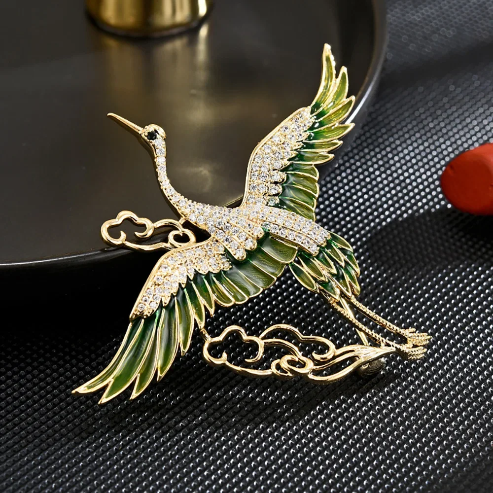 

Brooch for Women Jewelry Green Crane flying in the blue sky Cloud Brooches Inlaid Zircon High Quality Clothing Lady Pins Gift