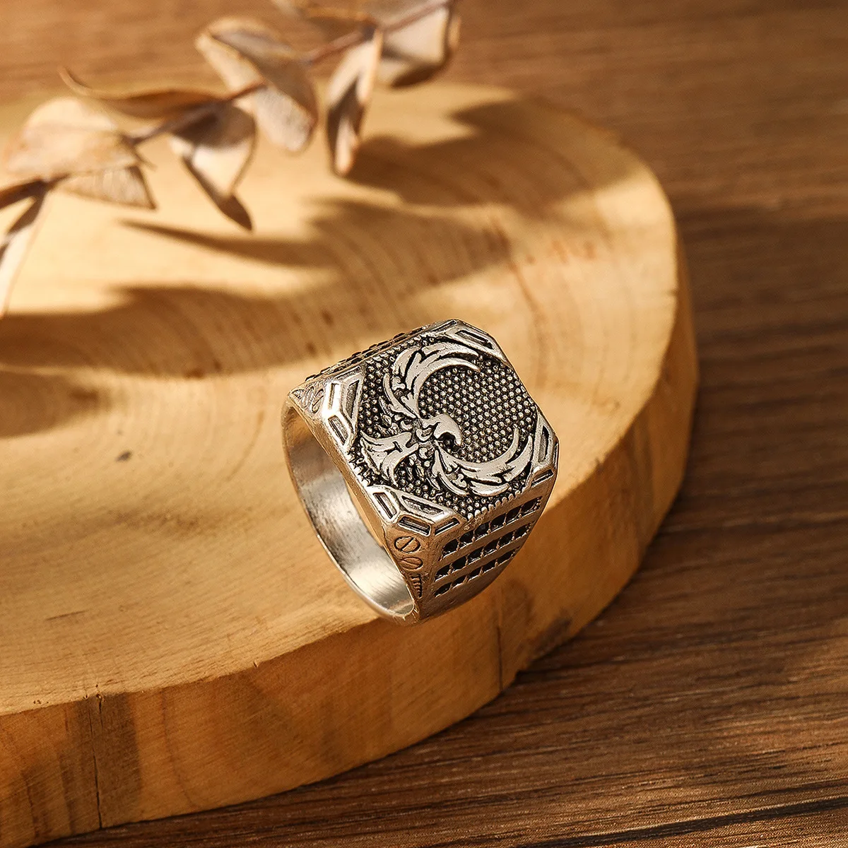 

New retro exaggerated and minimalist personalized ring for men and women
