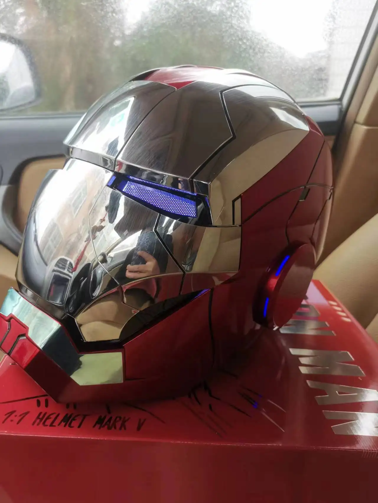 Marvel – casque Iron Man 1:1 Mk5, yeux à commande vocale, avec casque or  clair, modèle électrique, jouets pour adultes, cadeau d'anniversaire -  AliExpress