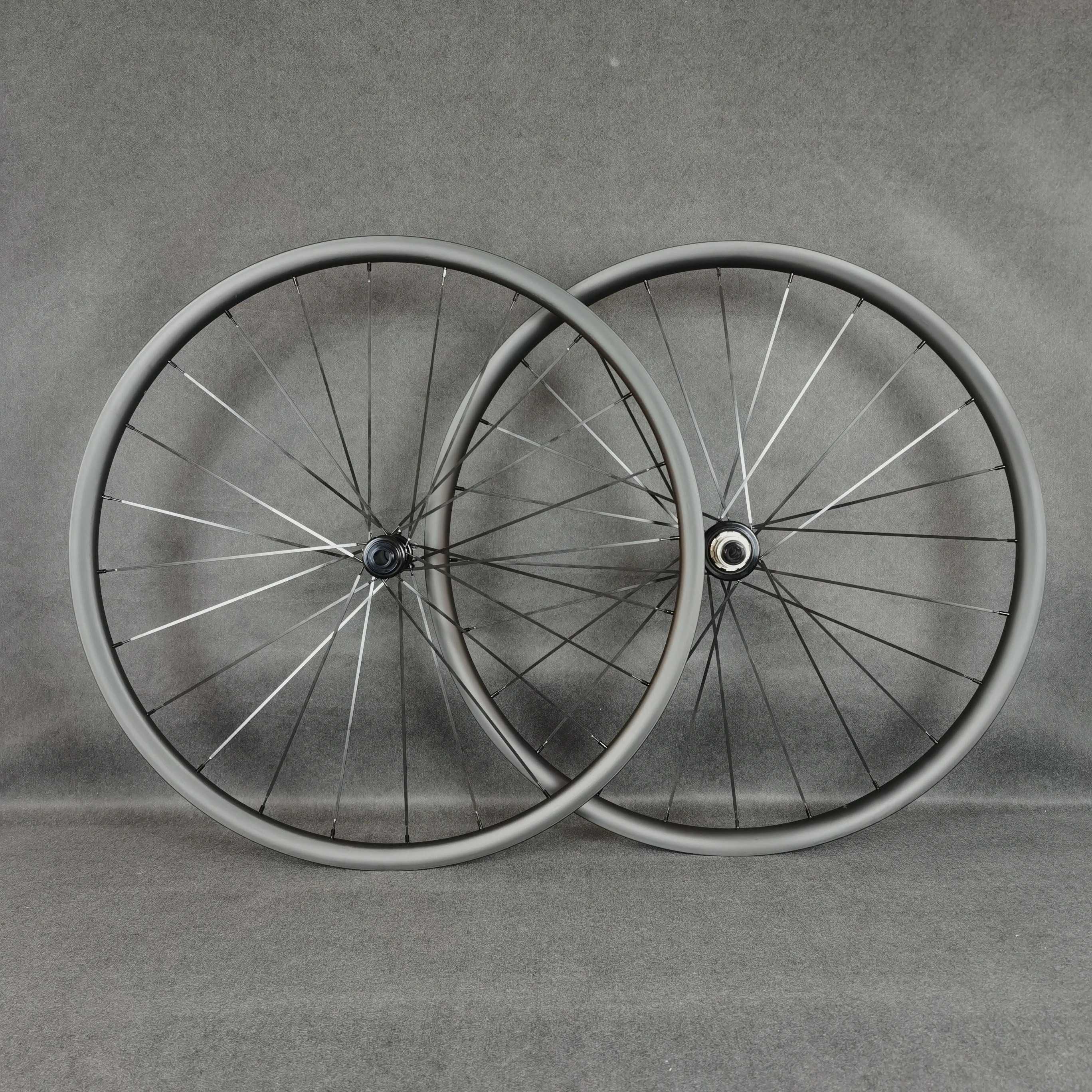 Prix bon marché Chinois carbone Wheelsets 40mm profondeur 30mm large Nouveau Dt240 ext - Chine Roues en carbone de route, roues en carbone de Chine