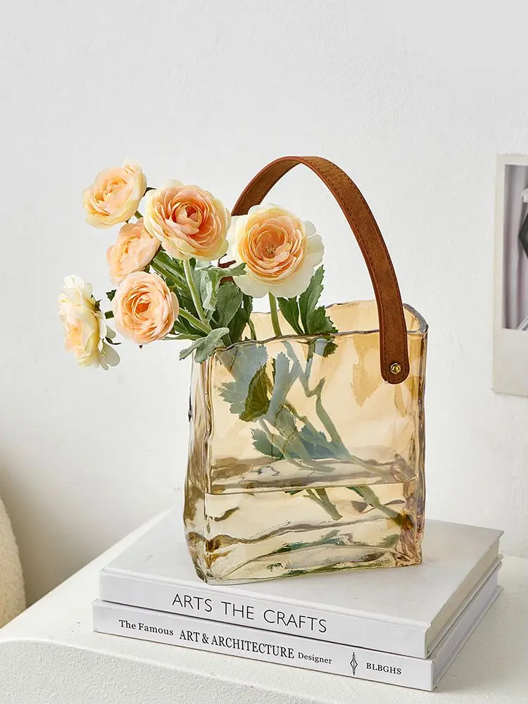 

The product can be customized. Vase decorations are creative and high-end, with a light luxury living room, flower arrangement