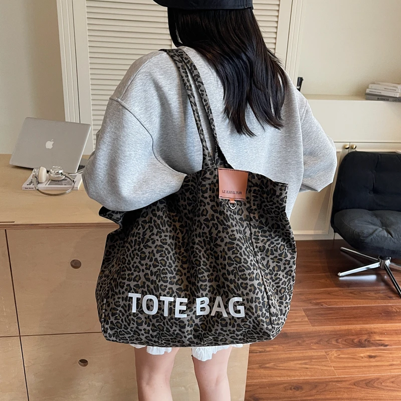 Womens Cheetah Leopard Print Tote Bag Large Capacity Shoulder Bag Weekender Bag for Work Beach Travel and Shopping Grocery