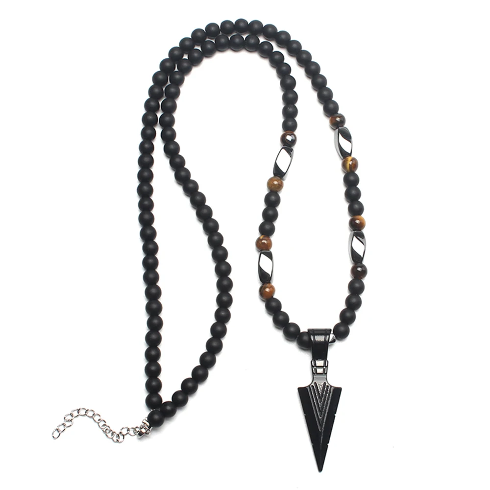 שרשרת חרוזים שחורים עם תליון חץ לגברים