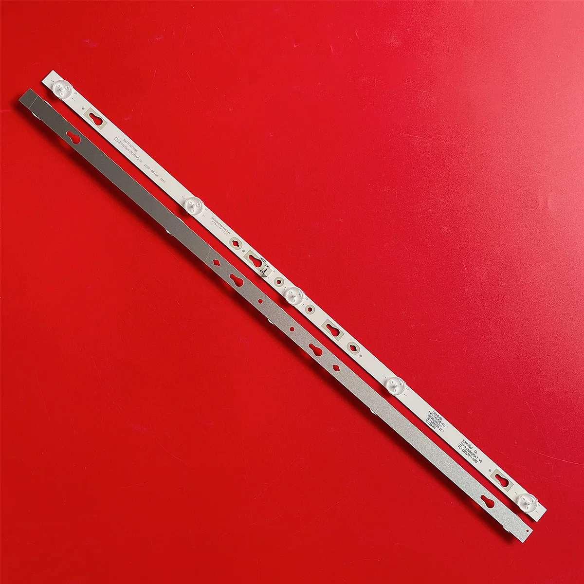 Фонарь для подсветки 4C-LB320T-DSA светодиодный 32D1200GL 32HR332M05A7 V0 303TC320039 фонарь LVW320CSDX PTV32D12D