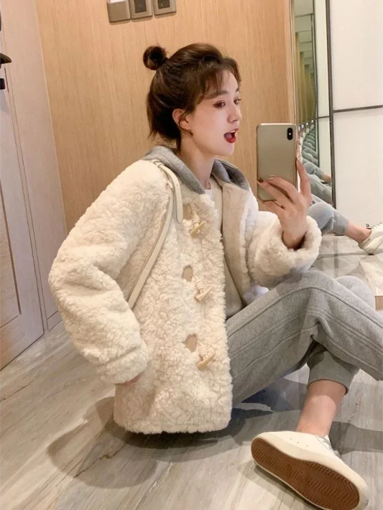 

2023 Woman Clothing Autumn Winter Imitation Lamb Wool Women's Coat Academic Style Korean Fashion Horn Button Hooded Plush Jacket