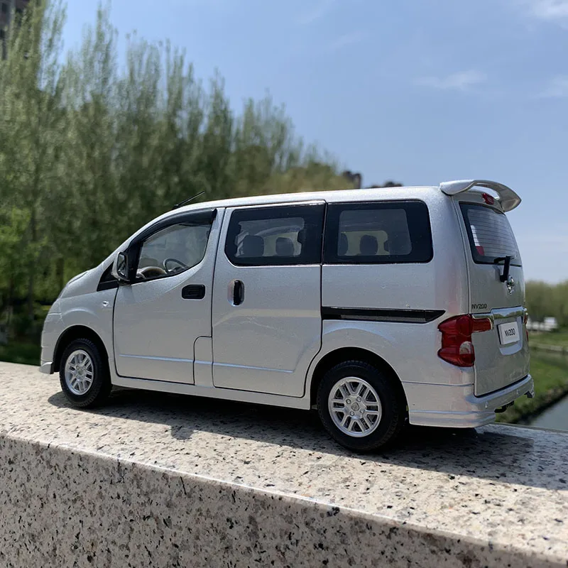 ミニカー 1/18 ニッサン NV200 MPV Amazon.co.jp: 1/18 Nissan NV200 MPV : Hobbies