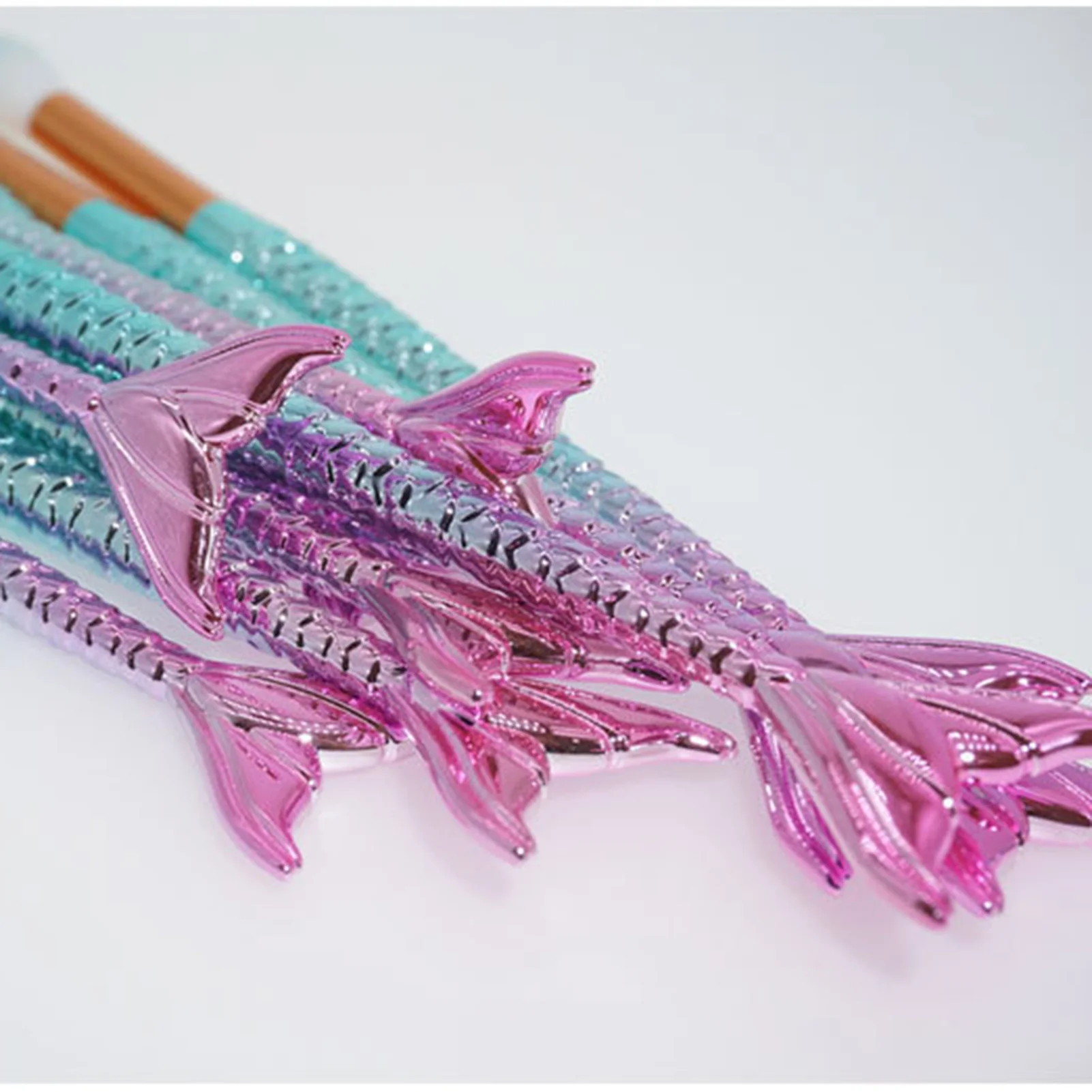 Professional Makeup Brush Set Mermaid Tail Design Loose Powder Blush Brushes for Smudge & Angled Eyeshadow 2