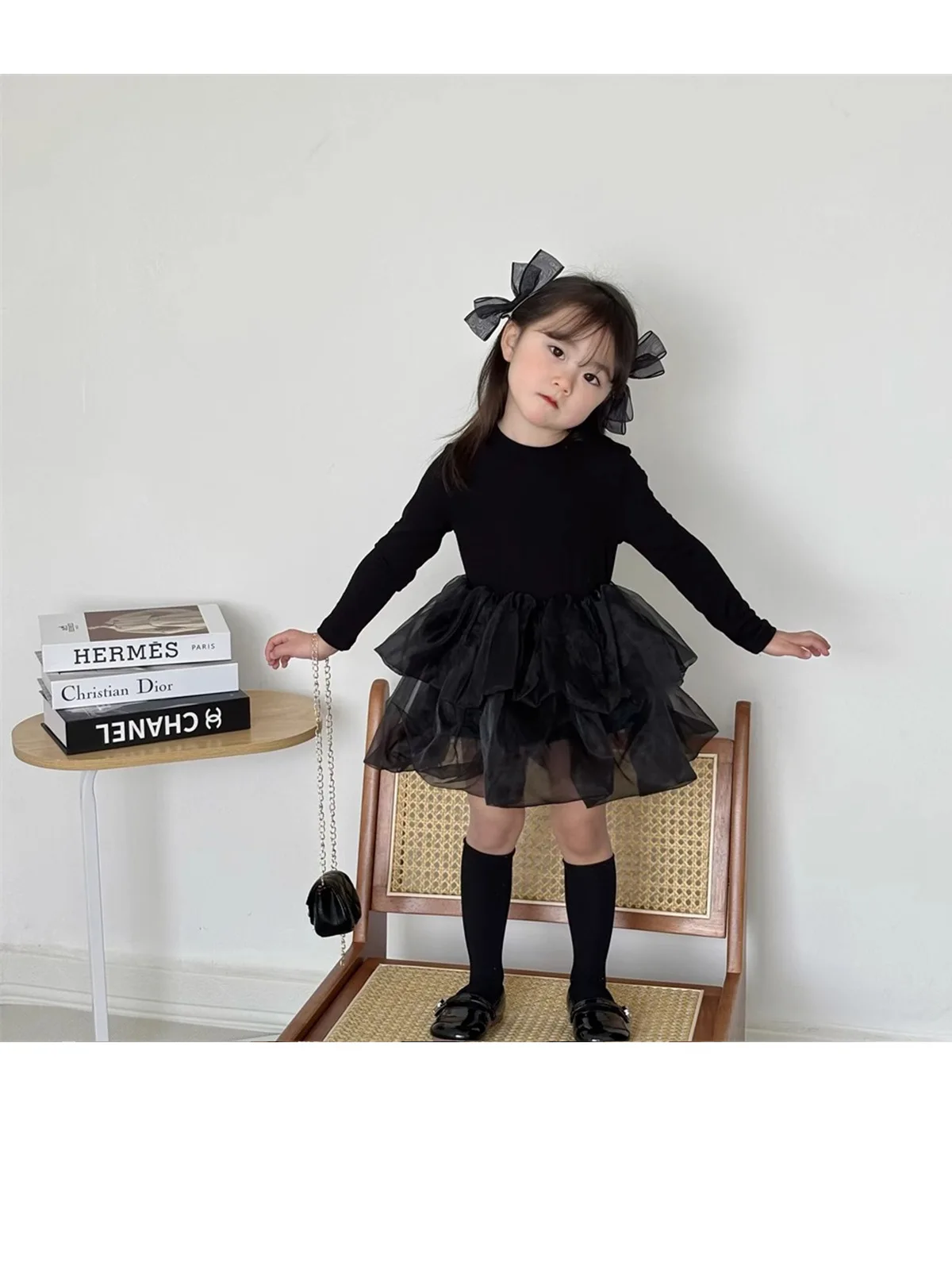 Entzückendes Strickkleid aus Baumwollmischung mit langen Ärmeln und Rundhalsausschnitt für Kinder und Mädchen. Ein flauschiger, mehrlagiger Chiffon-Tüllrock für Kinder – Detail 14