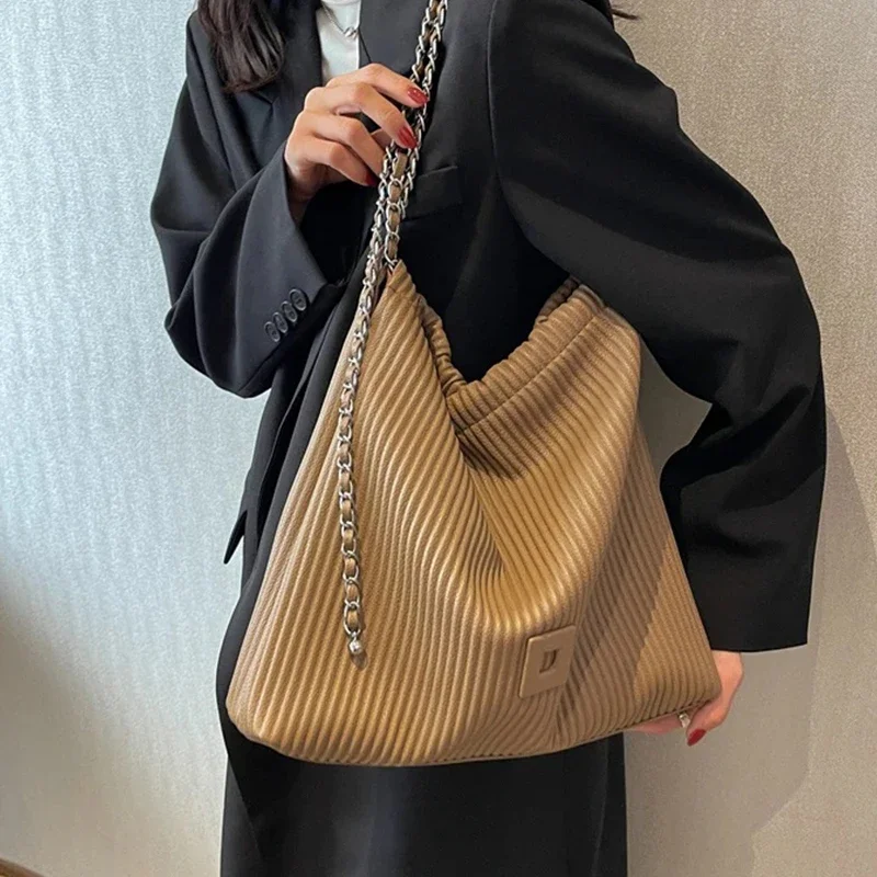 

Fold Women 2022 New Capacity In For Totes Leather Winter Shoulder Chain Travel Handbags Vintage Large Bags