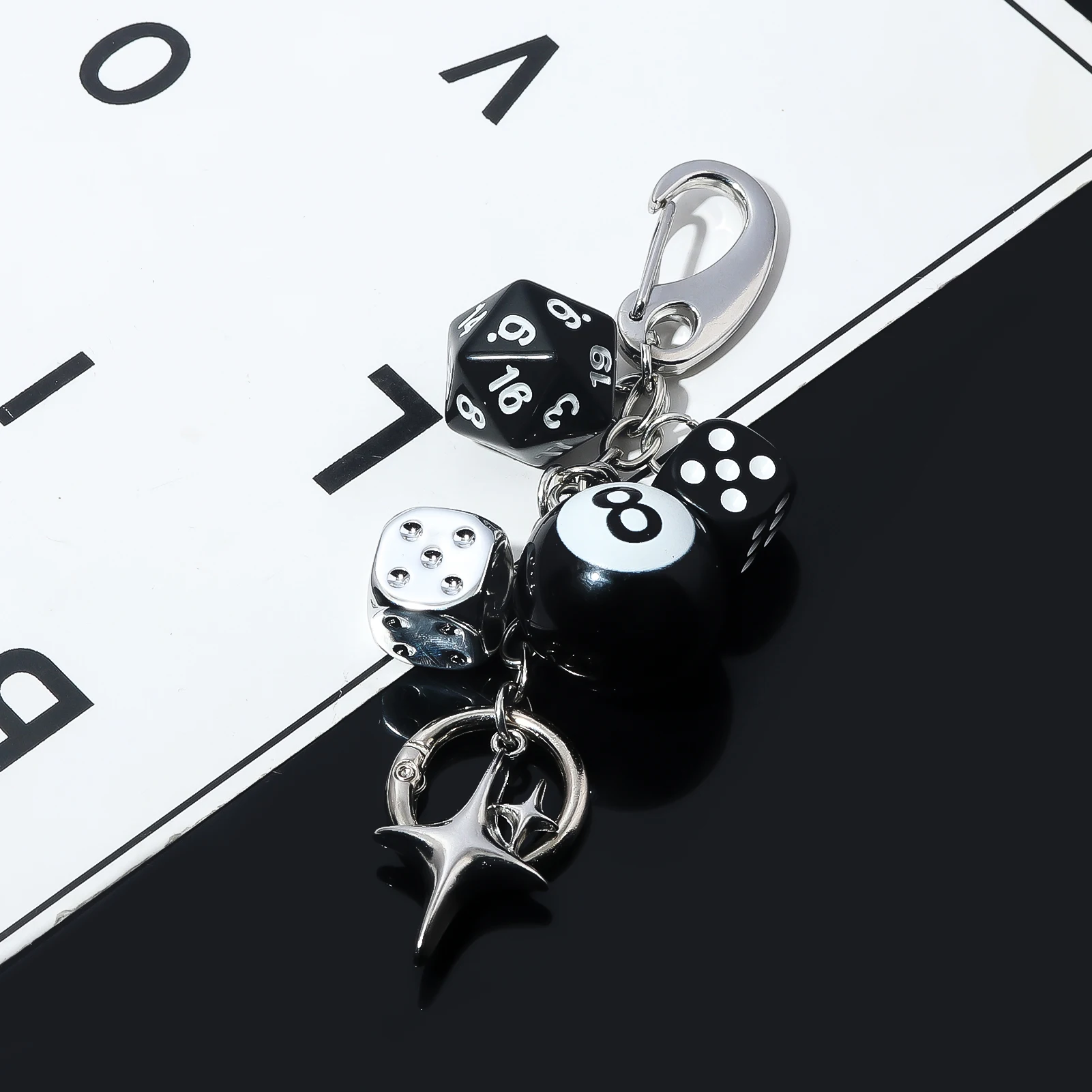 Hiphop Black Dice Billard Schlüsselanhänger Y2K Black Dice Nr. 8er Starburst-Anhänger, Taschenanhänger, Behänge, Punk, cooles Ornament-Zubehör – Detail 11