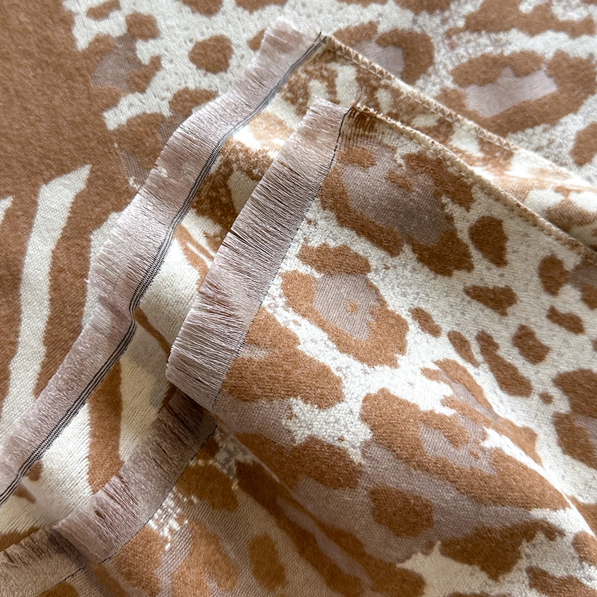 New Brand Elegance Two-Sided Leopard Print Scarf Soft Warm Fringe Pashmina Shawl Autumn and Winter Coldproof Windproof Blanket