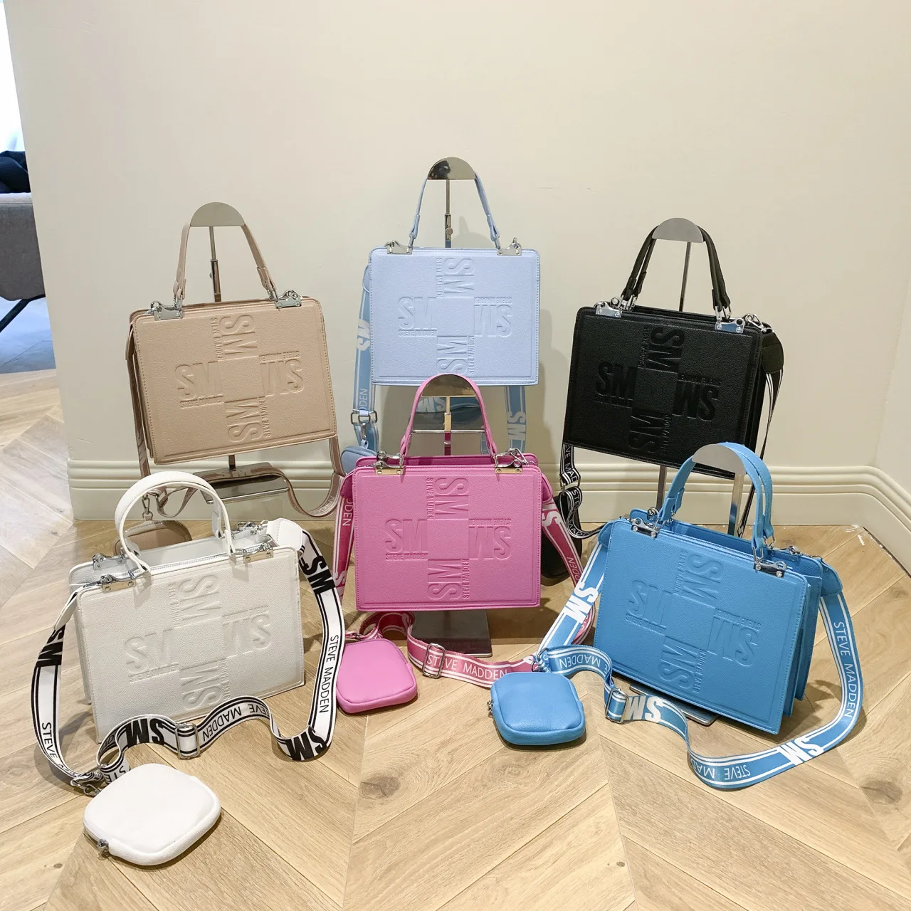 

Women Handbags Large Capacity Tote Bag Embossed Letter Commute Handbag Luxury Designer Bag Ladies Casual Shoulder Messenger Bags