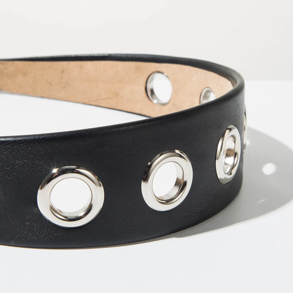 Modisches Hip-Hop-Stil Breites Stoff-Stirnband Einfarbiges Elegantes Kreis-Dekor Haarband Trendige Haaraccessoires für Frauen – Detail 14