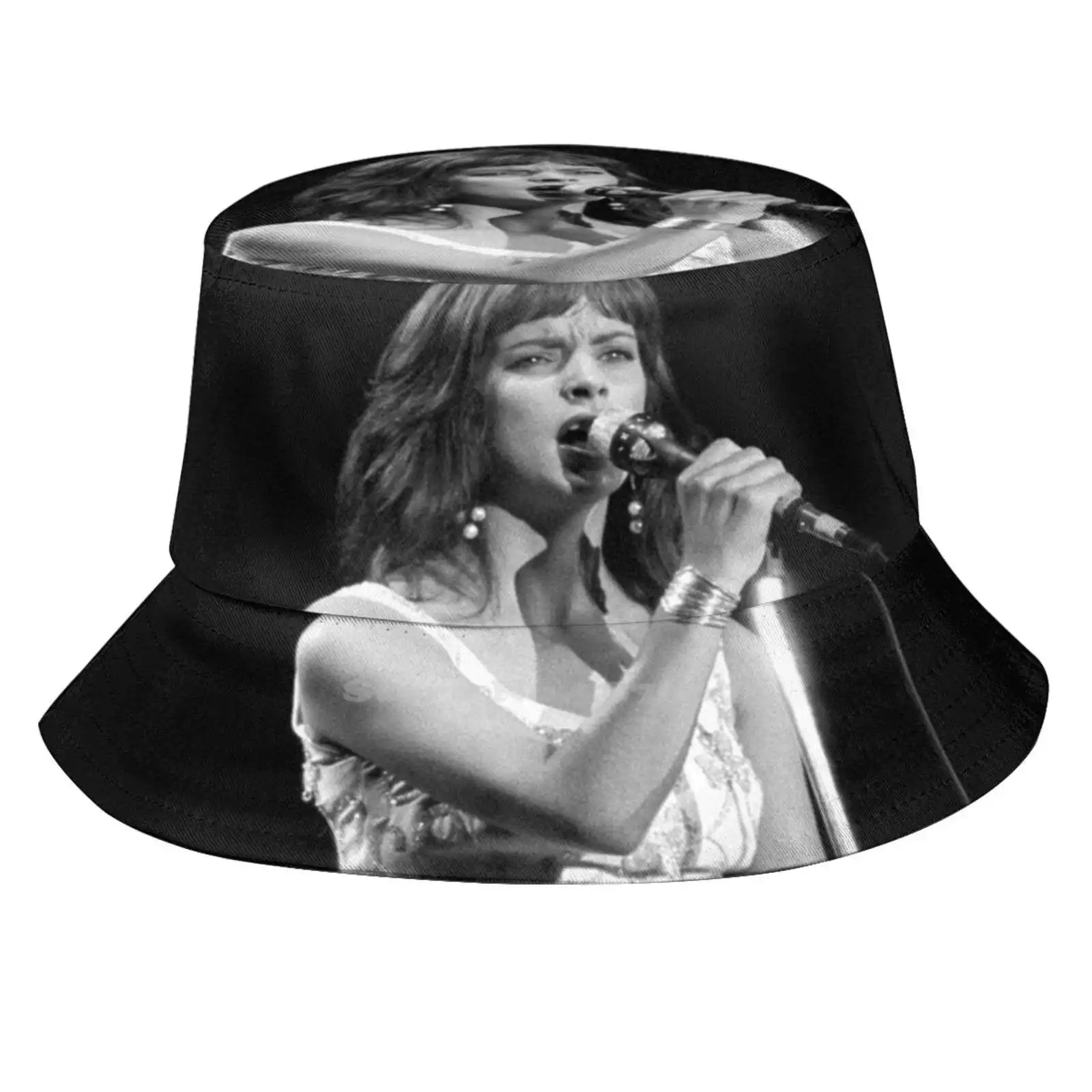 Sheena Fotografia In Bianco E Nero Cappello Da Pescatore Cappelli Da Pescatore Berretti Scozzese Cantante Cantante Songwriter Sheena Performante On