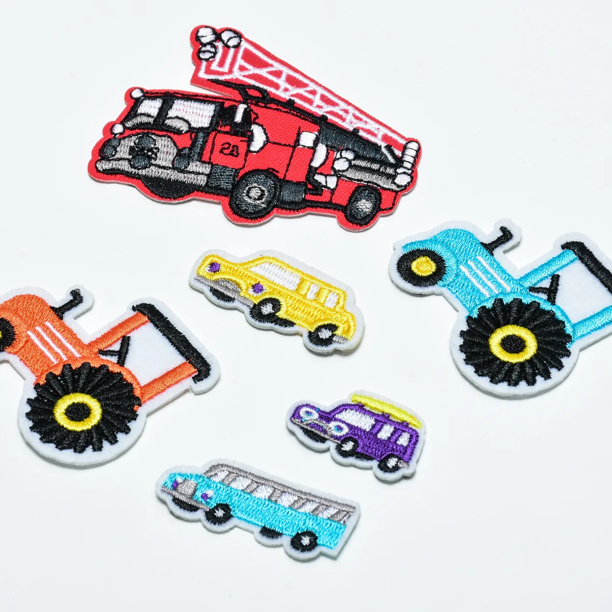 6Pcs Cartoon Car Construction Truck Series Iron On Toppe Ricamate Per I Vestiti Cappello Jeans Sticker Cucire Applique Patch Fai Da Te