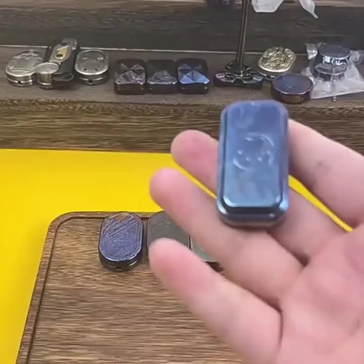猫神 EDC クリスタルチタン磁気音叉フィジェットスライダー　金属フィジェット 猫神 EDC クリスタルチタン磁気音叉フィジェットスライダー大人