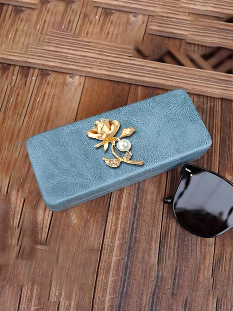 

Faux Leather Eyewear Case for Women Portable & Pressure-Proof Artistic Digital Collages Style Pearl Decor