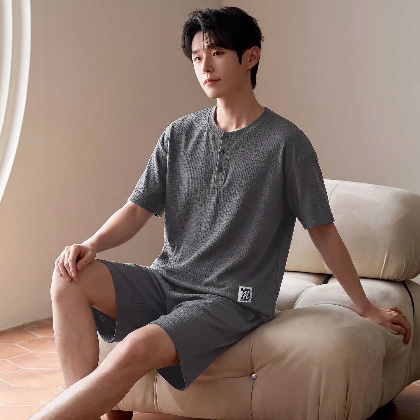 남성 패션 솔리드 럭셔리 파자마 세트 O-넥 캐주얼 반팔 풀오버 탑과 반바지 투피스 세트 심플 컴포트 라운지웨어