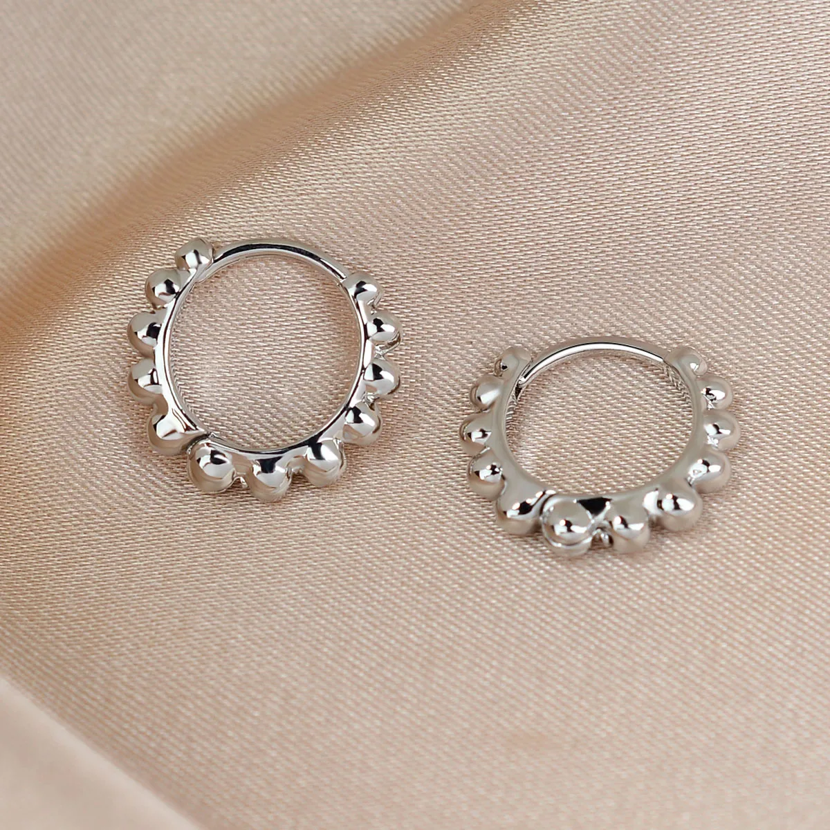 2PC 6/7/8/9mm Tiny Perlen Hoop Ohrringe Für Frauen Punk Party Schmuck Trendy Gold/silber Farbe Metall Huggie Ohrringe Pendientes – Detail 13