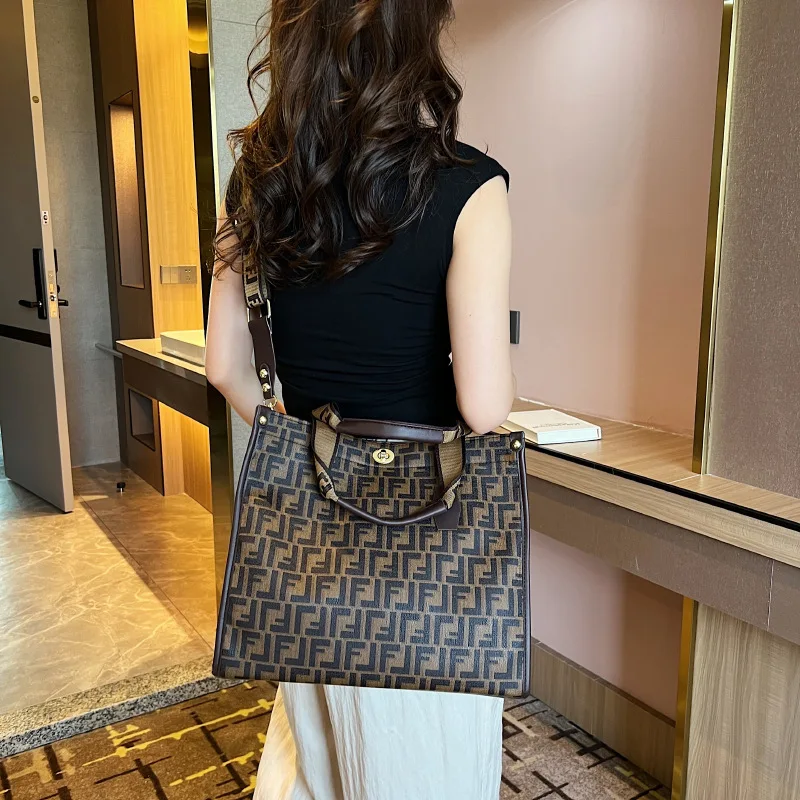 Shoulder Bag Lady Messenger Bag Canvas Shoulder Bag Trendy Women's Large Tote Bag Alphabet Print Crossbody Shoulder Bag Versatile Commute Shopper Shopping Handbag