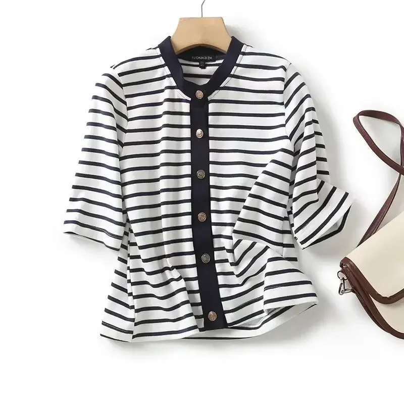 

Women's 2023 Fashion New Minimalist Design Striped Knit Cardigan Retro O-neck Short-sleeved T-shirt Chic Top