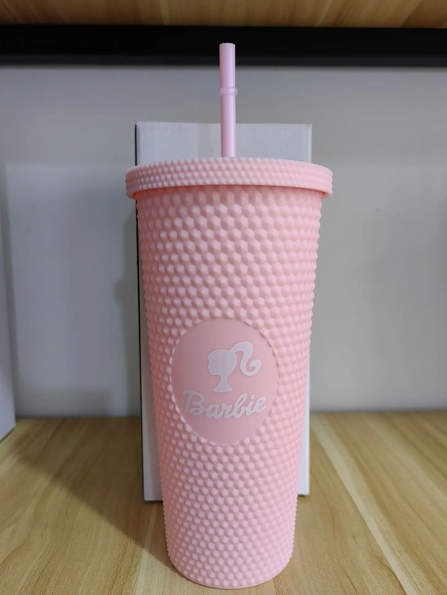 https://ae01.alicdn.com/kf/S3bcfc0b1dc4048109a22f7a28d1c329bL/2023-New-Miniso-Barbie-Powder-800Ml-High-Capacity-Double-Layer-Checkered-Plastic-Accompanying-Straw-Water-Cup.jpg