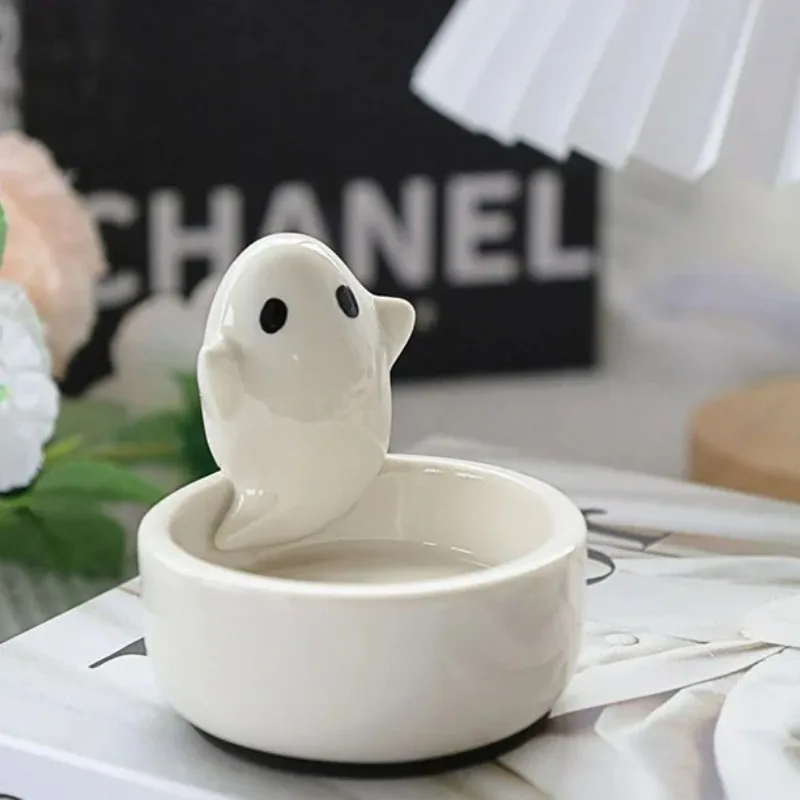 Ceramic Ghost Candle Holder for Halloween Decor Elegant Non-Slip Spooky Design for Bedroom Party and Tabletop Decoration