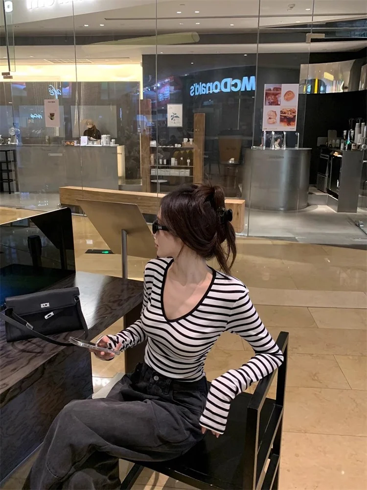 Slim Fit V-Ne Long Sve T-irt Women's Autumn New Sle Basic Layering Top Trendy Striped Pattern Bla White Casual Com...