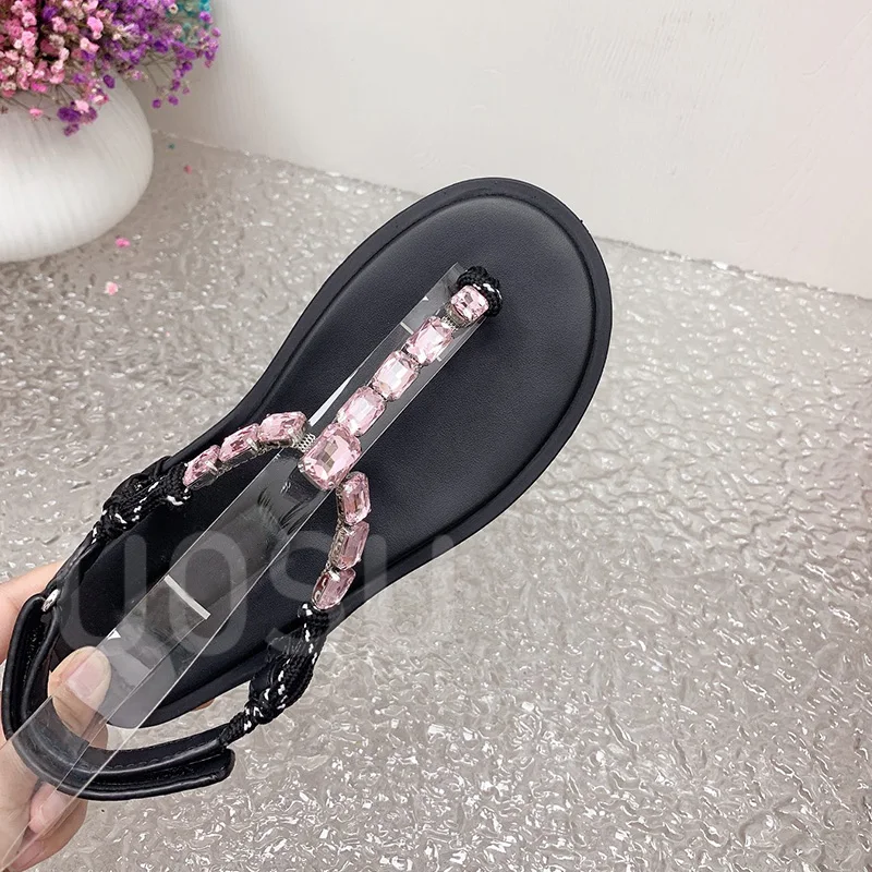 New Designer Roman Flat Women Clip Toe Woven Sandals Crystal T Sandals Outdoor Banquet  Calfskin Leisure Ladies Beach Shoes