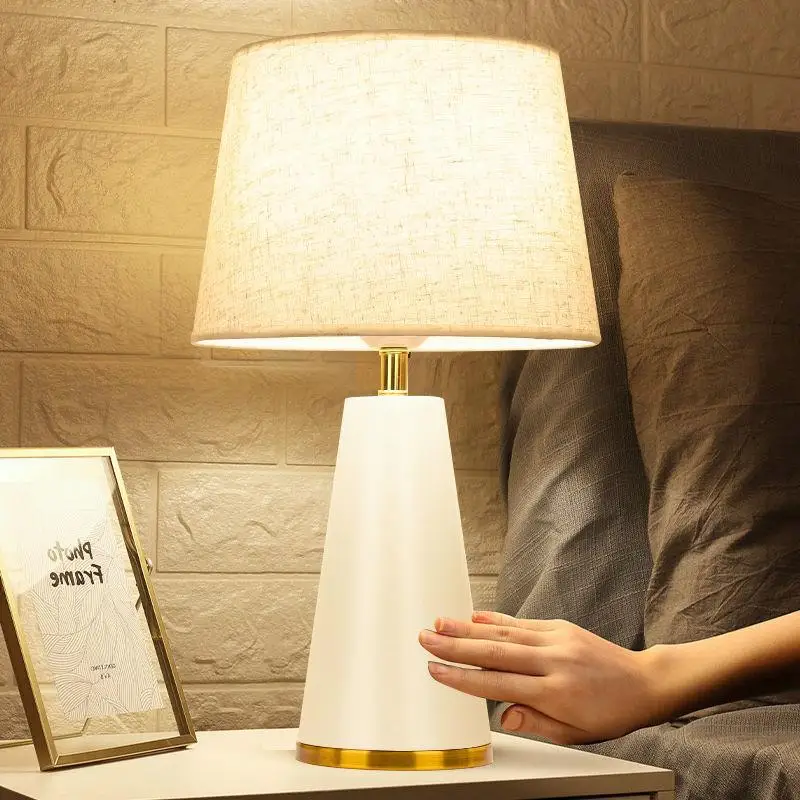 

Desk lamp bedroom bedside lamp light luxury living room modern minimalist Nordic online celebrity wedding home induction lamp