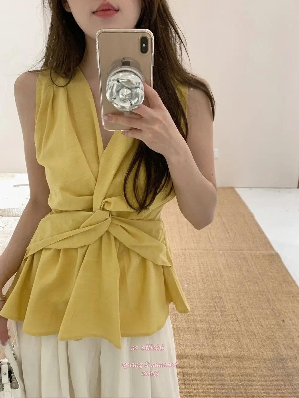 Designer Twist Knot V-neck Vest for Women 2025 Summer New Resort Style Niche Slim-fit Unique Sleeveless Top image