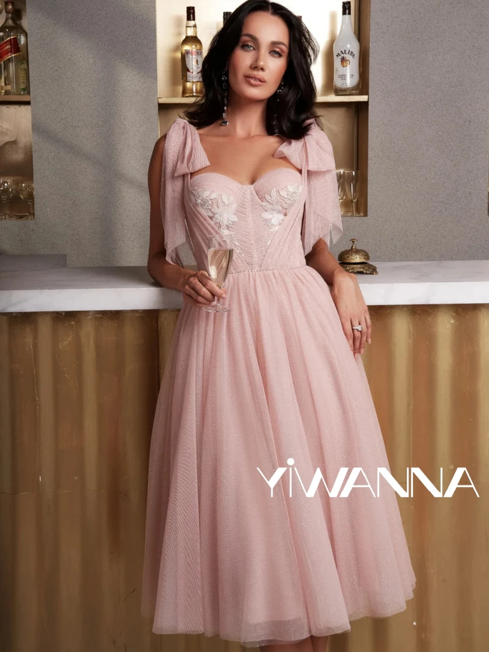 

Romantic Sweetheart Neck Cocktail Dress Classic Lace Appliques Evening Gown Sparkly Pink Tea-length Prom Dresses Robe De Mariée