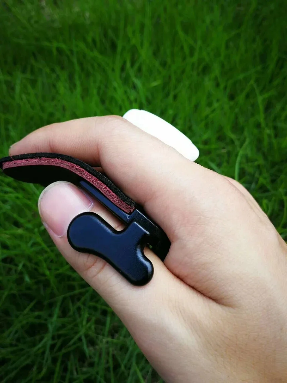 Decut Suwin Finger Guard LH /RH Finger Tab Protection Archery Outdoor Hunting Accessories