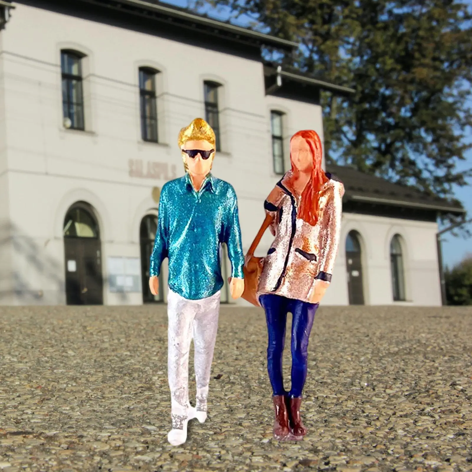 2x 1:64 Scale Couple Figures Resin Collectible Man in Sunglasses for Desktop Decoration Train Layout Sand Table Miniature Scene