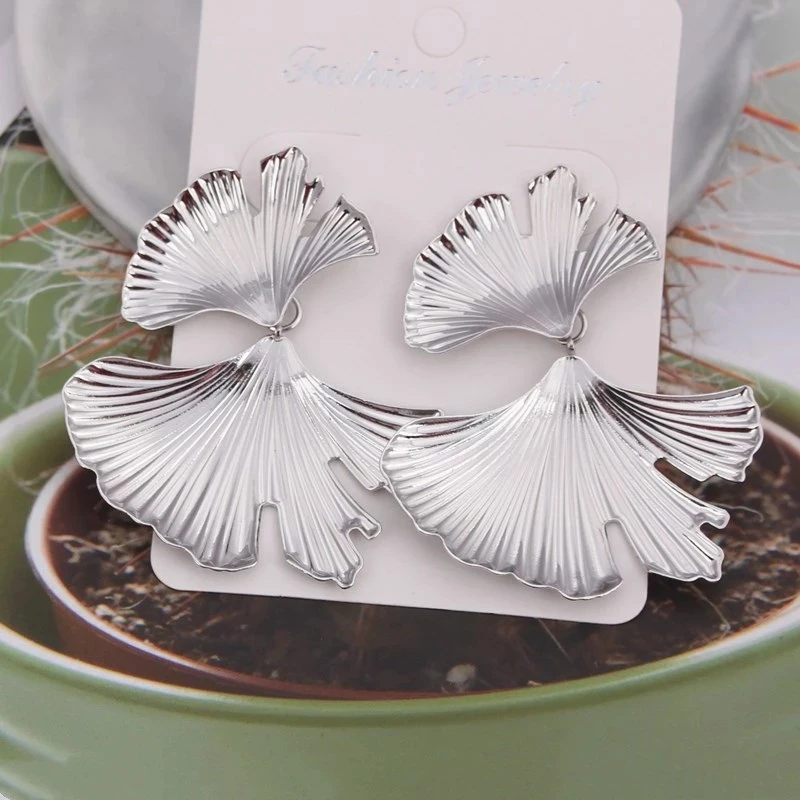 Fashion Geometric Ginkgo Biloba Leaf Shape Drop Earring Creative Personality Simple Punk Woman Dangle Earring Jewelry dangle earrings