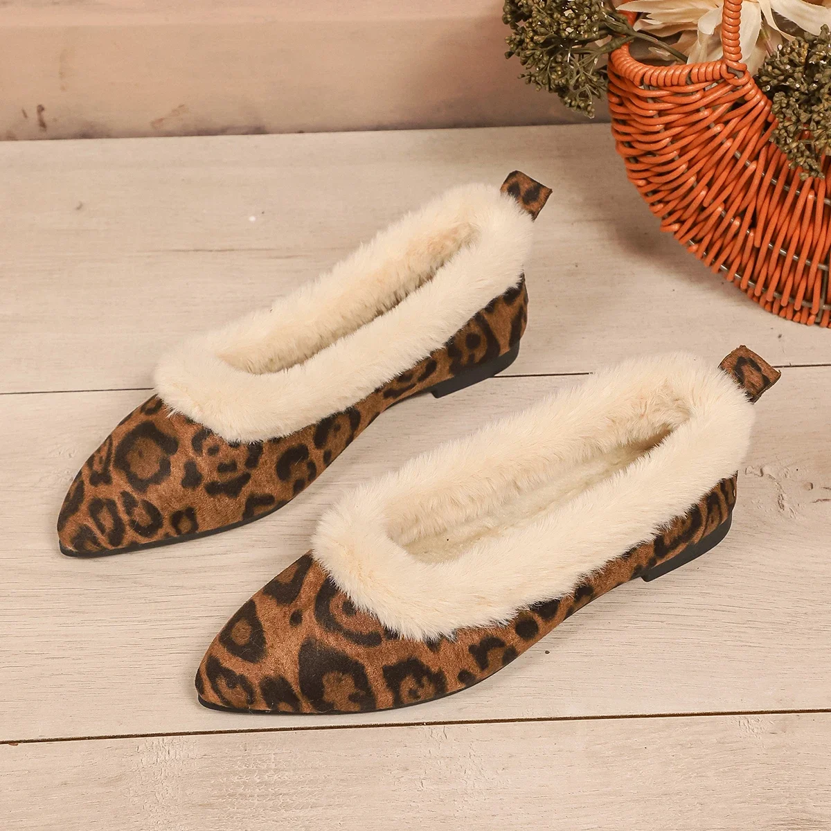 French Style Flat Bottomed Retro Suede Square Toe with Velvet for Women's Autumn and Winter New One Foot Warm Cotton Scoop Shoes