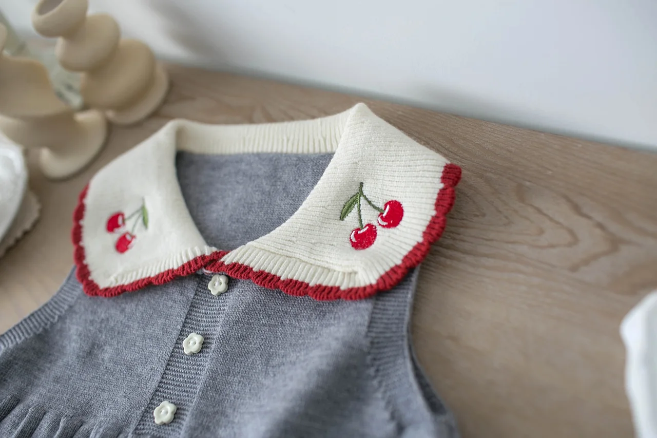 여아 봄옷  칼라 체리 자수 스웨터 꽃단추 원피스 달콤하고 부드러우며 통기성 좋은 조끼 탑