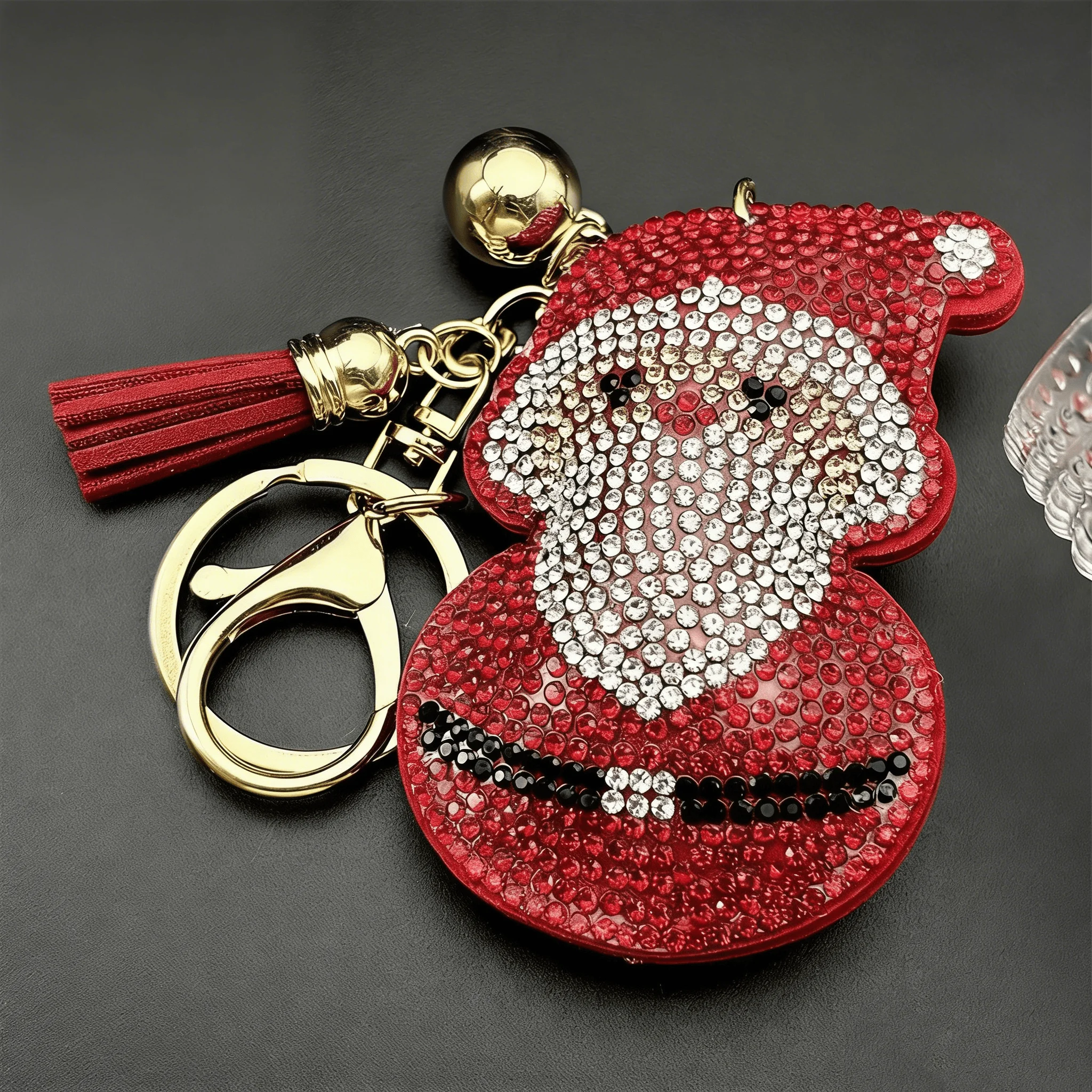 Roter Weihnachtsmann-Schlüsselanhänger für Damen und Herren, voll glänzender Kristall-Strass-Quastenanhänger, festlicher, hübscher Taschenanhänger, Schmuckgeschenke.