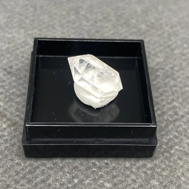 100% natural crystal diamond gemstone +Box size:27*27*25mm