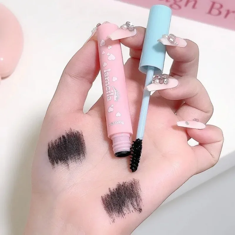 Mascara waterproof a lunga durata per ciglia curve e volumizzate_voghion.com