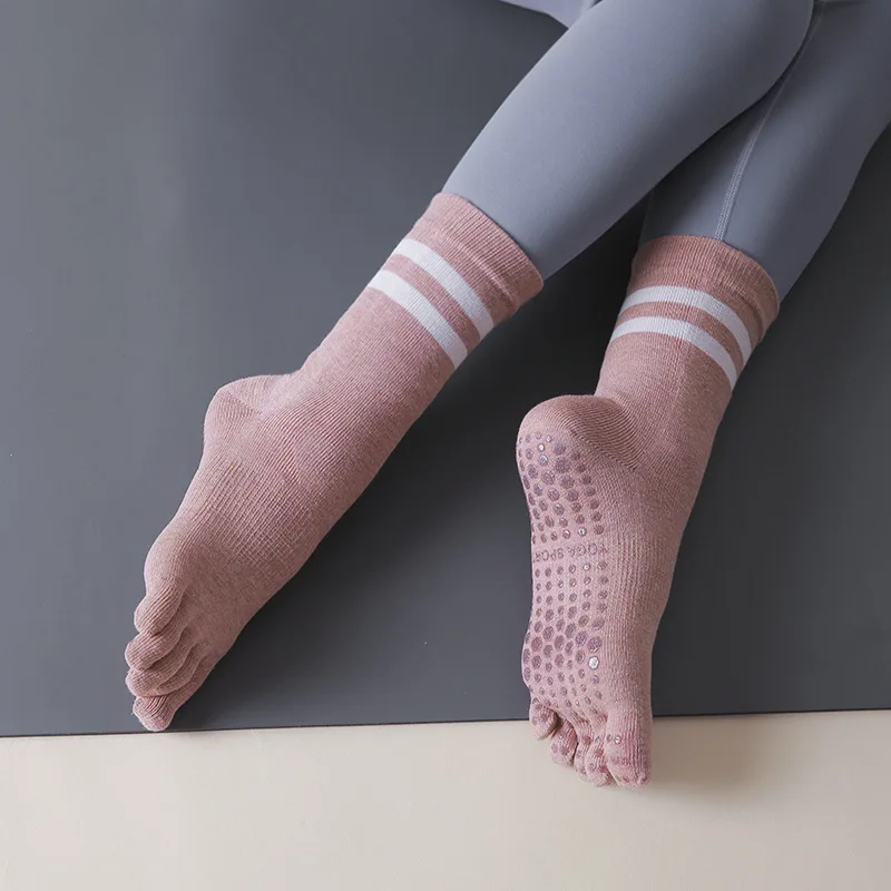 Рисунок 6 - Осенне-зимние толстые длинные носки для йоги