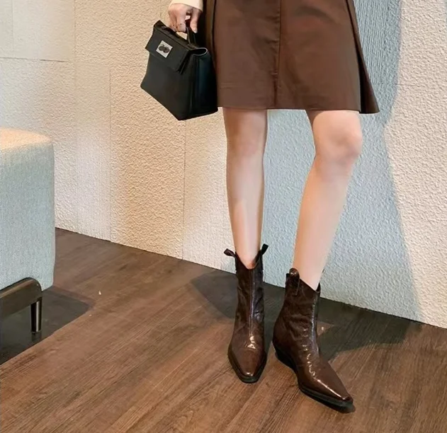 2024 autumn and winter new pointed V-neck western cowboy thick heel Martin women's short boots, slim boots_voghion.com