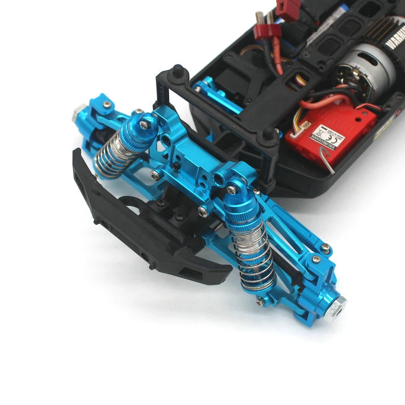 Voiture RC tout terrain 4x4 2.4GHz modèle sportif bleue sur un circuit, prête à démarrer avec sa télécommande.