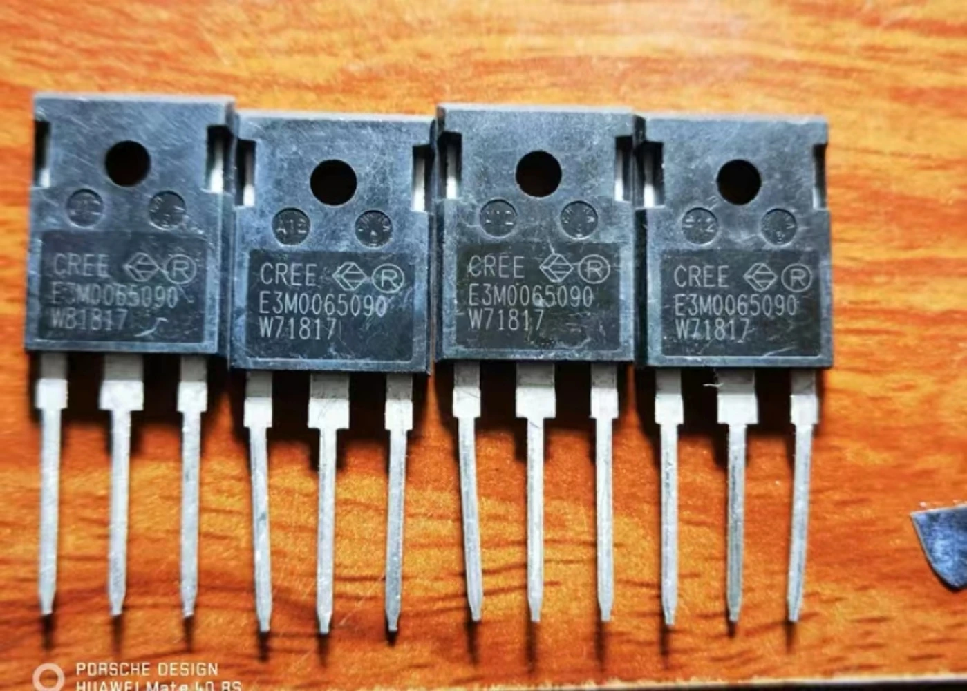 

E3M0065090D E3M0065090 кремниевый Карбид MOSFET 35A900V TO-247-3
