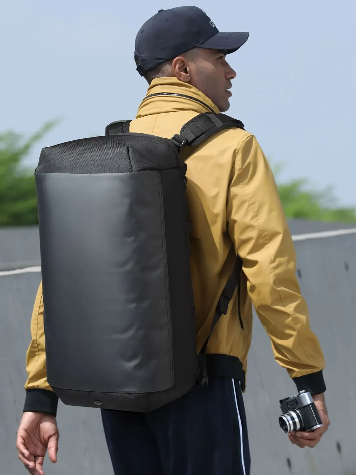 OZUKO Duffel Bag Large Travel Bags Capacit Weekender Travel Luggage Men Outdoor Hiking Sport Bag Football Backpack Ball