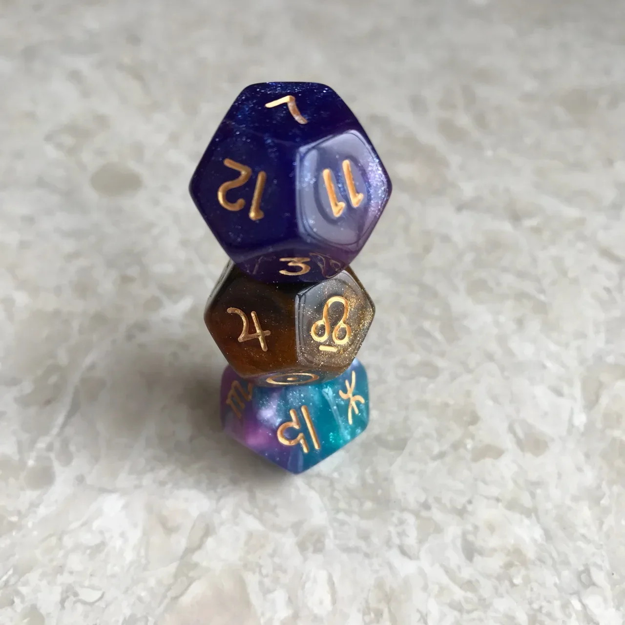 Acrylic Dice Game Dice Dice Set 3PCs Multicolor 12 Sided Constellation Dice Set Resin Astrology Zodiac Signs Dice for Astrologers Constellation Divination Toys