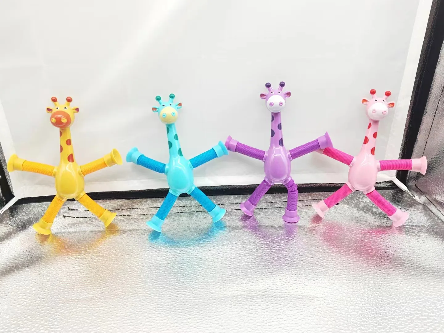 

4pcs Children Suction Cup Toys Pop Tubes Stress Relief Telescopic Giraffe Toys Sensory Bellows Toys Anti-stress Squeeze Toy