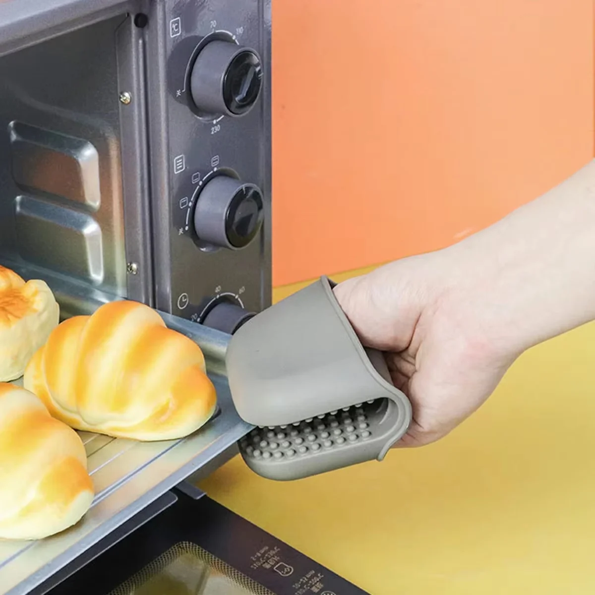 1/2/4Pcs Silicone Hand Clip Heat Insulation Thicken Anti Slip High Temperature Resistant Grip Glove for Mitts Oven Baking Tools