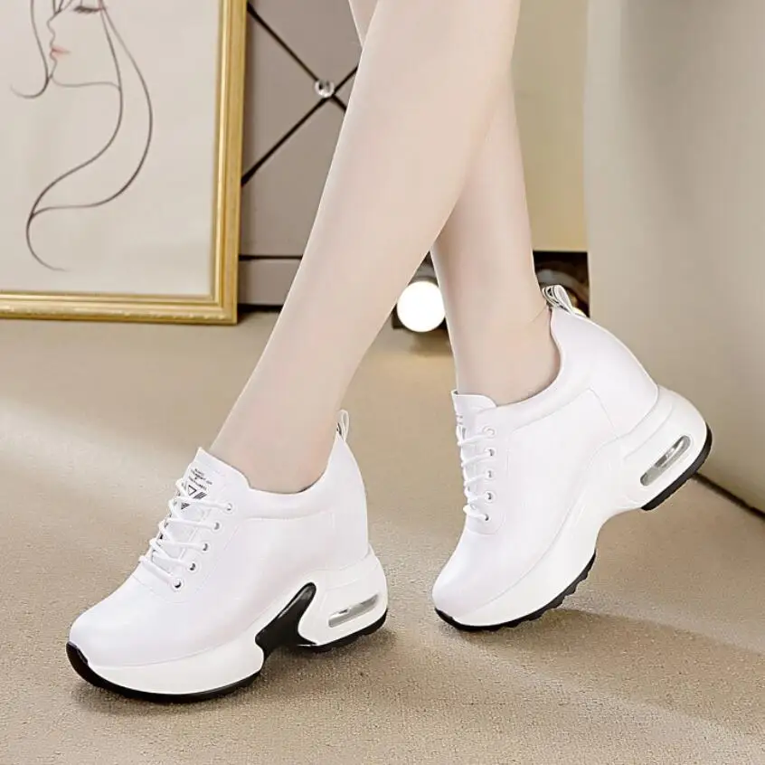 【✩】女性の厚底の高さの増加する靴 厚底スニーカー レディース 8cm インヒール 軽量 美脚 白 黒