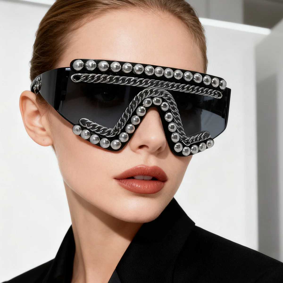 Einteilige Sonnenbrille im Punk-Stil mit großem Rahmen und Metallkette für Damen und Herren, Treny übertriebene, einzigartige Sonnenbrille für Party
